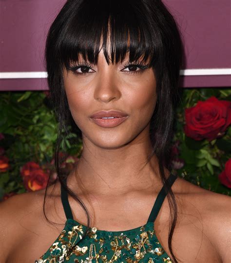 The 25 Chicest Hairstyles To Wear With Wispy Bangs In 2021 Who What