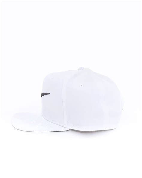 Nike Sportswear Pro Swoosh Classic Hat 639534 100 Vit Kläder