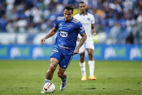 Edu Faz Hist Ria No Cruzeiro E Se Torna Segundo Maior Artilheiro Da