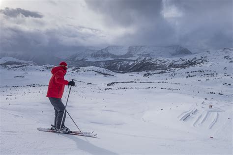Top Ski Resorts In Canada For Winter Fun EscapeDiscoverer