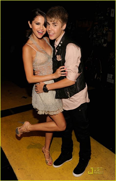 Selena Gomez And Justin Bieber Teen Choice Awards Kiss Photo 2567997 2011 Teen Choice Awards
