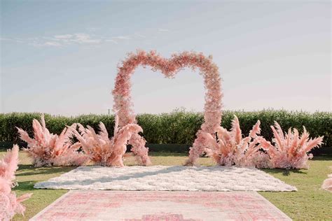 28 Valentines Day Wedding Ideas To Send Your Heart Aflutter