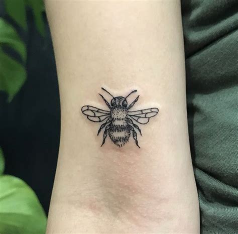 Bee Tattoo Tukoi On Instagram Tattoos Bee