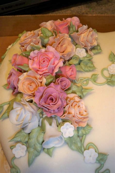 Fondant Covered Heart Cake W Roses My Heart Shaped Cake Covered In Fondant And Decorated With