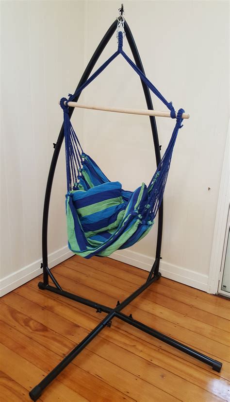 They come in a variety of sizes and styles, ranging from a reasonably priced, you can easily set up two or more hammock chairs in order to share the experience of swinging in the breezes with family and friends. Blue Padded Hammock Chair With Pillows With Stand ...