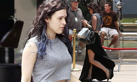 Rumer Willis Bares Her Midriff And Legs At Lunch Amidst Sister Tallulah