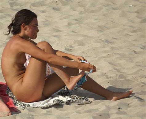 Taking Bikinis Off Pics Of Amateur Women At The Beach Semi Nude