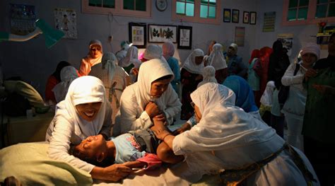 The Tradition Of Female Circumcision In Indonesia Visa Pour Limage