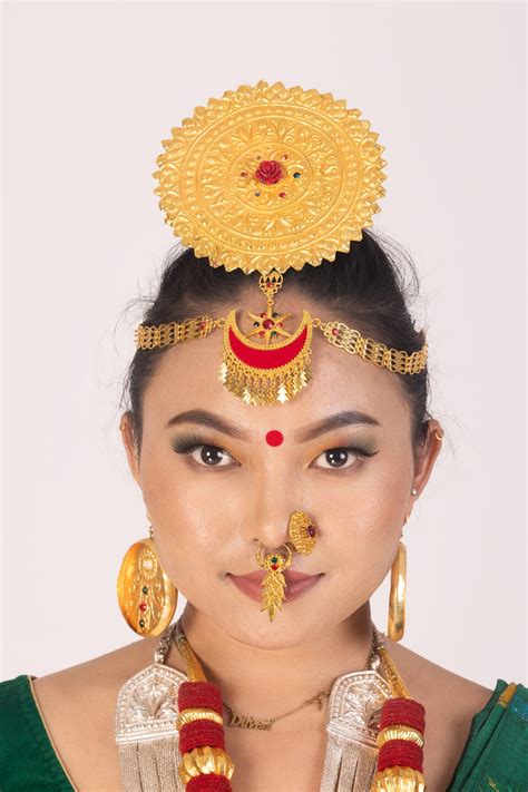 limbu girl photo in traditional limbu dress and jewelry photos nepal