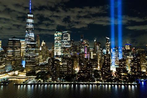 'Tribute in Light' 9/11 memorial shines bright on final night