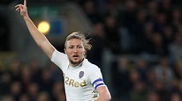 Leeds defender Luke Ayling signs new four-year contract - Eurosport