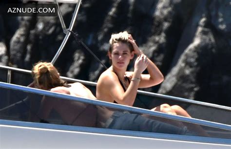 Kristen Stewart Sexy Spotted On Her Summer Holidays At The Amalfi Coast