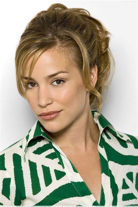 Piper Perabo Love The Hair And The Makeup Piper Perabo Celebrities Beautiful Actresses