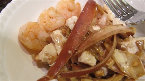 Thai Banana Flower Salad With Shrimp And Chicken Bengusto