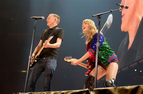 Taylor Swift Surprises Toronto Crowd With Bryan Adams ‘summer Of 69