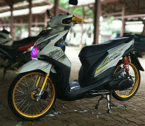 Dari tangan mekanik profesional serta di kerjakan dengan penuh kesabaran menciptakan seni modikasi terbaik masa kini. 52 Foto Modifikasi Motor Beat Thailook Style Velg 17 Terbaik