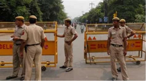 Delhi Police Detains 99 People Marching Towards Up Bhawan Demanding
