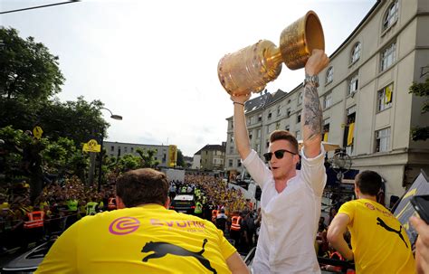 The match was played on 4 july 2020 at the olympiastadion in berlin. Dortmund Celebrate DFB-Pokal Title Back Home in Dortmund