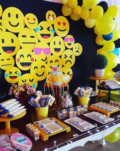 Pin By Bruna Cavalcante On Festa Infantil Emoji Birthday Party Emoji Theme Party Emoji Party