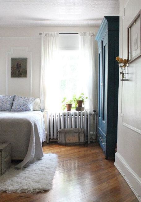10 Staging Tips And 20 Interior Design Ideas To Increase Small Bedrooms Visually