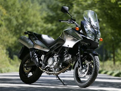 It has a standard riding posture, fuel injection and an aluminum chassis. Suzuki V-Strom 650 1024 x 768 wallpaper