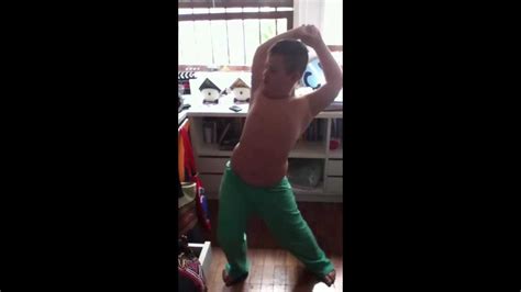 Menino Down De 10 Anos Dançando Dança Kuduro Youtube