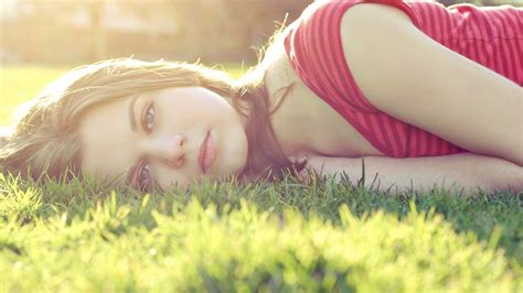 Women Women Outdoors Grass Lying Down Looking At Viewer Sunlight