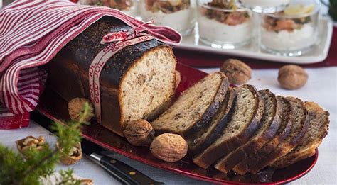 From side dishes and appetizers to desserts and drinks, these are the holiday potluck recipes youll be proud to admit you brought to the party. 10 Christmas Potluck Dishes Everyone Will Love