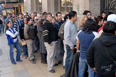 oficial hay casi dos millones de desocupados en argentina según el indec entrelí