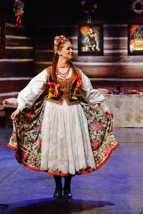 Folk Clothing From Kraków Southern Poland Images Polish Folk Costumes Polskie Stroje