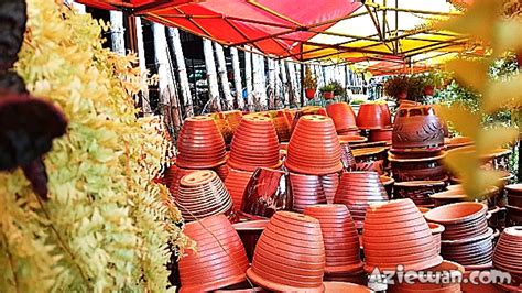 It means best flower shop. Kedai Pasu Bunga - Berbagai Bekalan Rumah