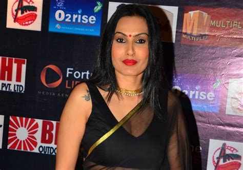 tv actress kamya punjabi goes topless in support of lipstick under my burkha [photos] ibtimes