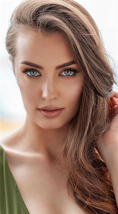 The entertaining platform tc candler has been publishing the annual rating of the 100 most beautiful faces for 30 years. Beauty in 2020 | Pretty face, Most beautiful women ...
