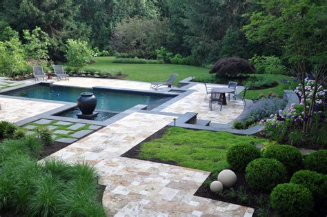 18 Impeccable Transitional Landscape Designs To Make The Best Use Of Spring