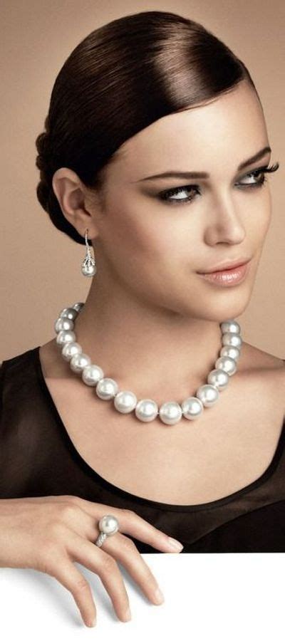 Great Pearl Necklace Outfit Ideas Pearl Necklace Outfit How To