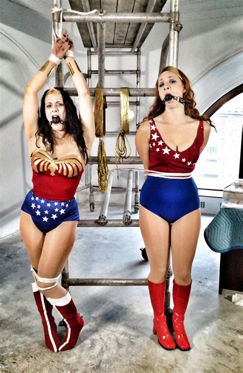 Wonder Woman Bondage E Dintorni