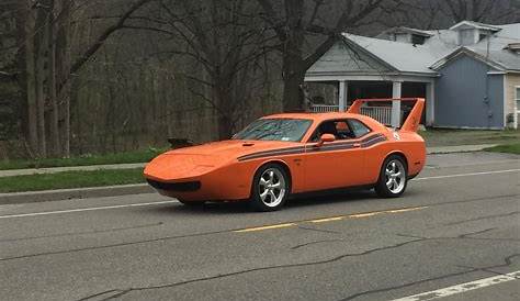 [Dodge Challenger] with a Charger Daytona body kit : spotted