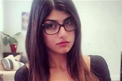 ممثلة الأفلام الإباحية مايا خليفة مطلوبة على جوجل بعد الإساءة إلى الدول