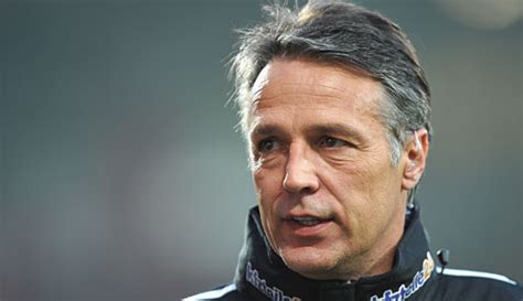 Uwe neuhaus led arminia bielefeld to promotion to the bundesliga after an absence of more than a decade. Vertrag bis 2014