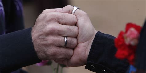 federal judge orders alabama official to stop denying marriage licenses to same sex couples