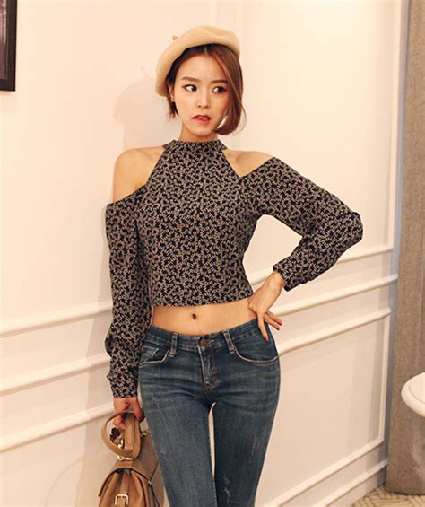 [dabagirl] Cutout Shoulders Printed Cropped Top Kstylick Latest Korean Fashion K Pop