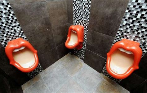 Kiss Those Urinals Goodbye Sydney Restaurant Agrees To Remove Lip Shaped Urinals After Charges