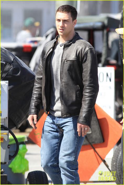 Aaron Taylor Johnson Rips Crotch In Jeans On Godzilla Set Photo 2871272 Aaron Johnson