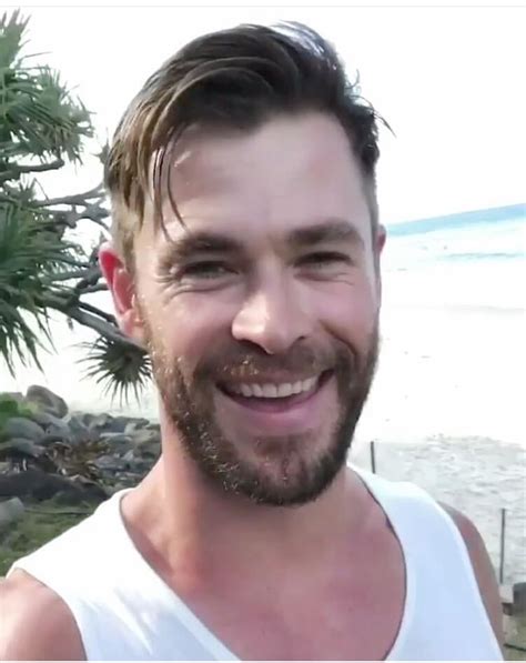 Chris Hemsworth Such A Beautiful Smile Chris Evans Smile Chris Evans