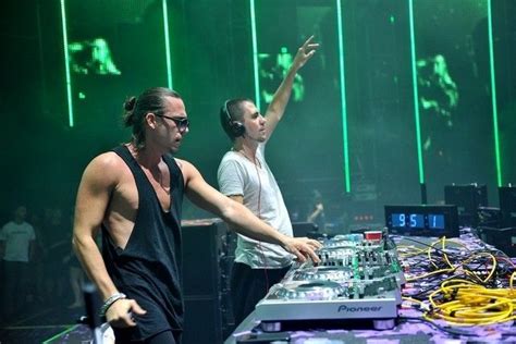 Please welcome the country's biggest illegal export dimitri vegas & like mike !! Viralízalo / ¿Cuánto sabes sobre Dimitri Vegas and Like Mike?