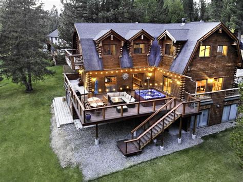 Named for its prominent design motif, the totems is a beautifully crafted log cabin in british columbia, canada. Huge Comfy Beautiful Mountain Log Cabin 7 Bdrm Hot Tub ...