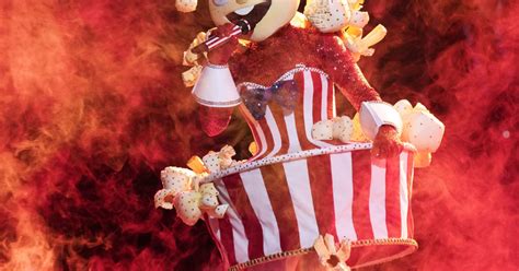 The show goes out at 8pm et/pt, 7pm ct every wednesday night on fox, which means it's also available with three seasons now under its belt and a big budget powering the costumes, celebrities and sets, season 4 is set to be a big one. The Masked Singer Season 4: New Preview Clips Before Group ...