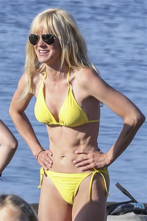 Celebrities In Hot Bikini Anna Faris Singer Actress In Bikini