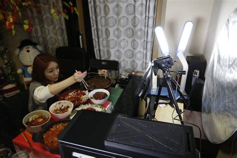 Woman Earns 9000 A Month Eating In Front Of Webcam Video Canada Journal News Of The World
