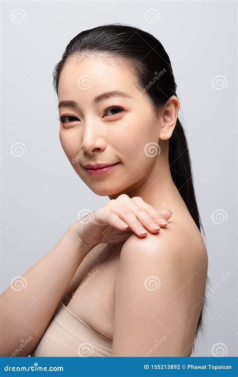 Portret Van Het Mooie Jonge Aziatische Concept Van De Vrouwen Schone